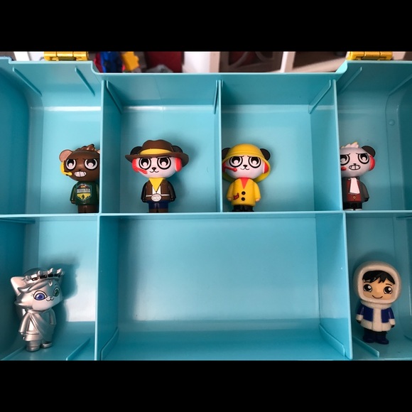 Ryan’s World Tour Suitcase - Picture 4 of 9